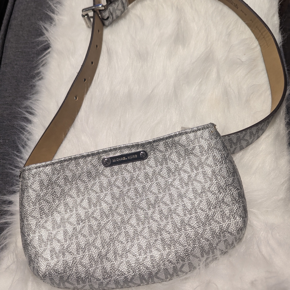Michael Kors Silver Bag /Belt Fanny Pack - Picture 7 of 7
